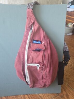 Kavu Brick Red Sling Pack with Cream Zippers